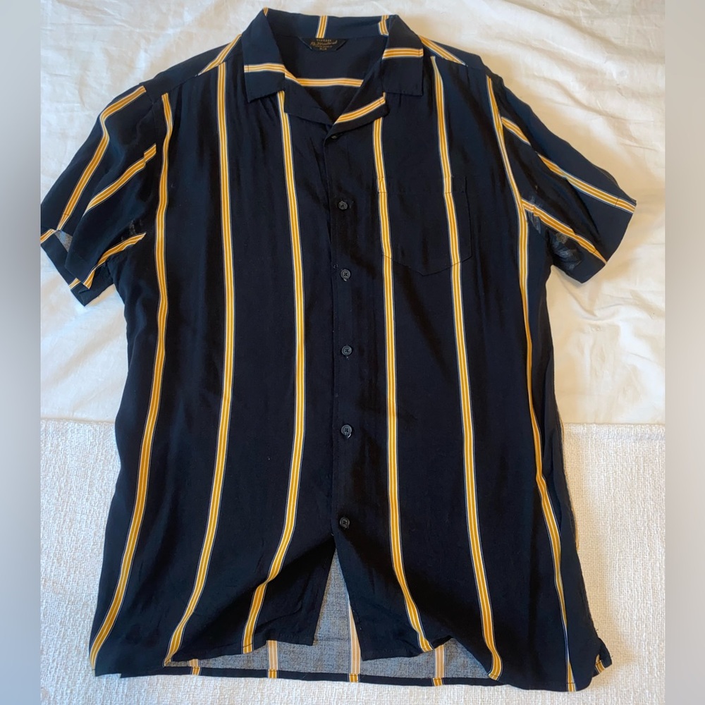 Short sleeve trendy button up